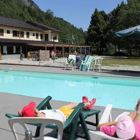 Wolf Village Demonte