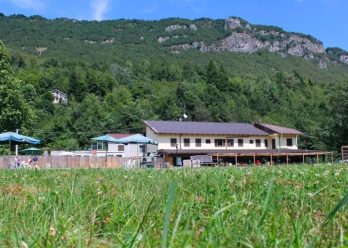 בית כפרי Wolf Village